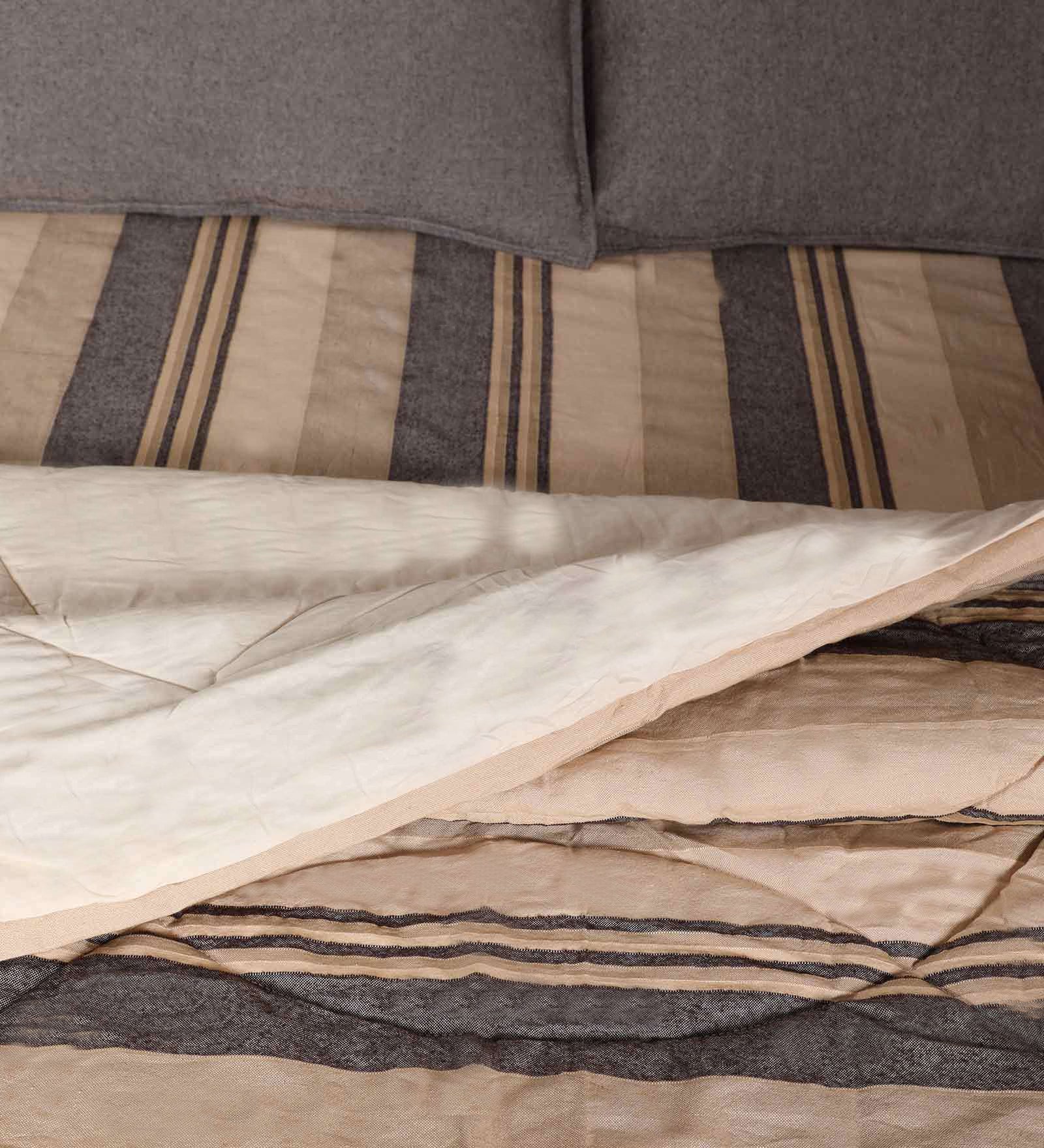 6 PC Bedding Combo | 1 Bedsheet + 2 Pillow Covers + Quilt + 2 Curtains | 90x100 & 4x7 - Image 5