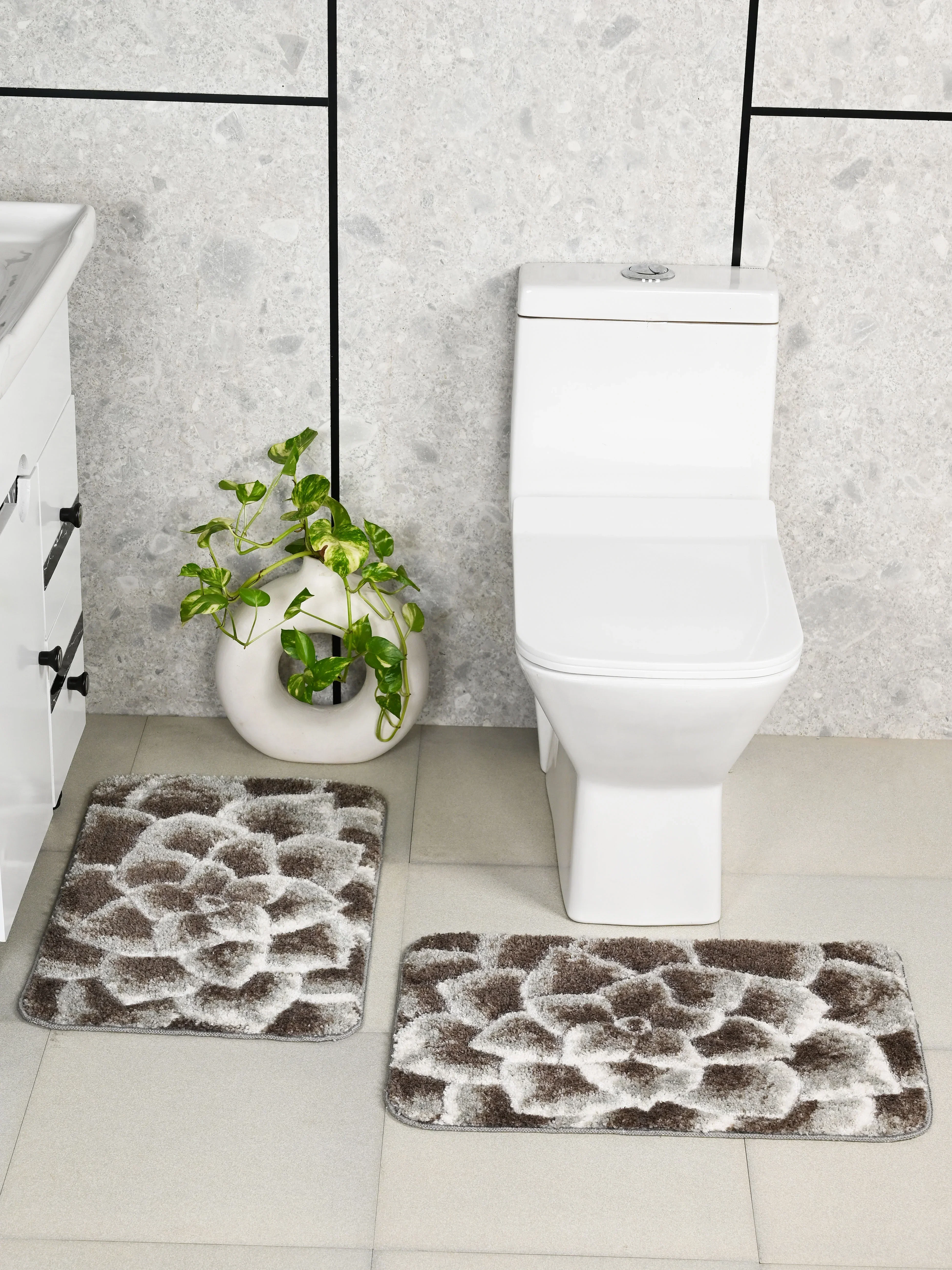 Petal Soft Anti-Slip Bathmat | Elegant Floral Texture & Absorbent Surface - Image 3