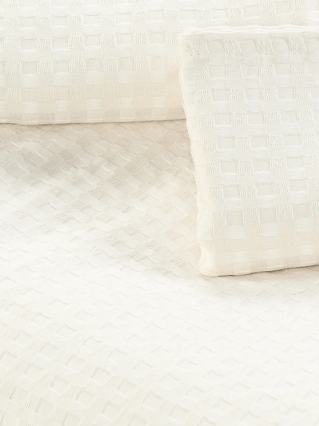 Bedding Combo Set | Includes 1 Bedsheet, 2 Pillow Covers & 1 Quilt/ Comfortor - Image 2